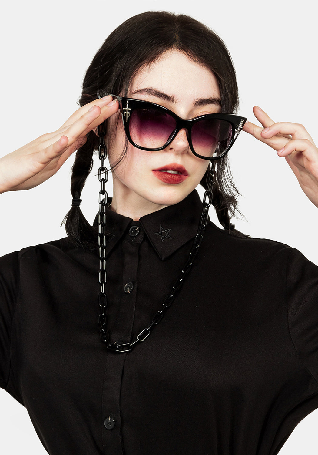SS21RE261_STUDDED_CAT_EYE_SUNGLASSES-01