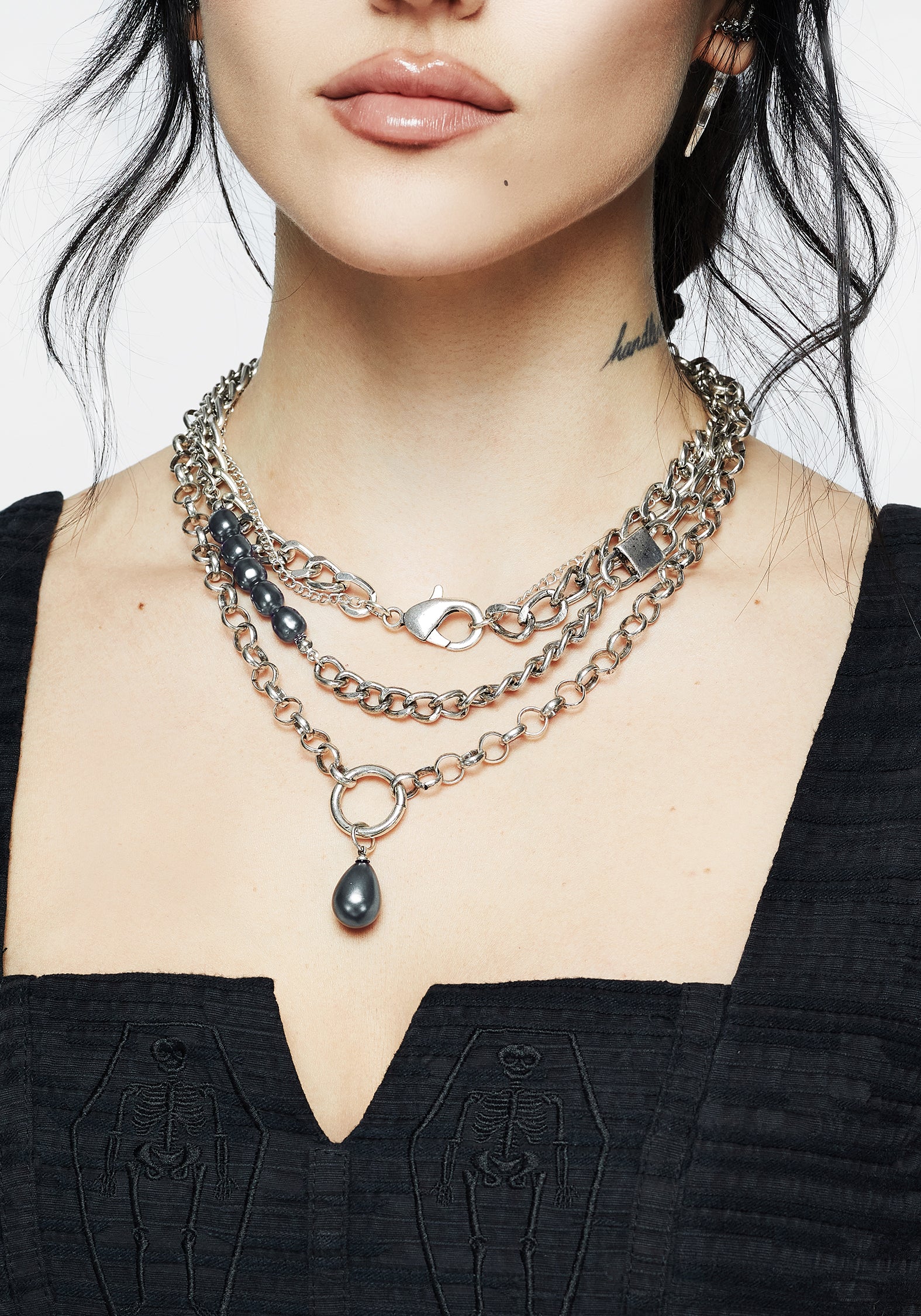 SS24TS632LEILAPEARLLAYEREDNECKLACE9108